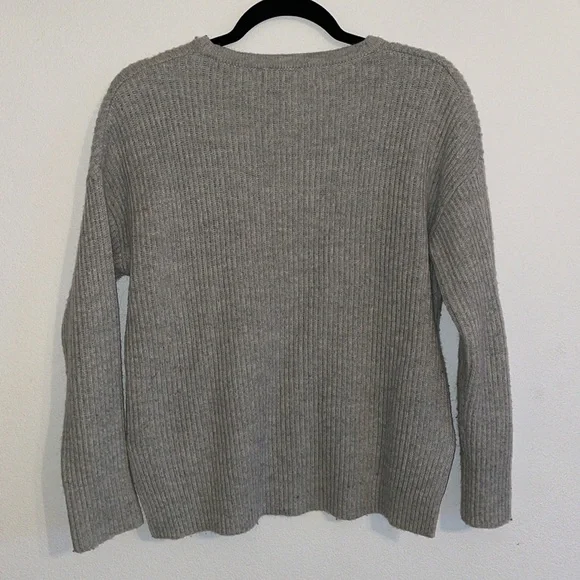 High-Low Hem Sweater - Picture 4 of 5